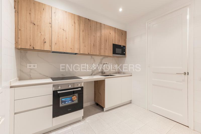 Foto a891989b-5eca-4b52-b7e2-5fbc95ee6c08. Miete büro in Sant Gervasi - Bonanova Barcelona