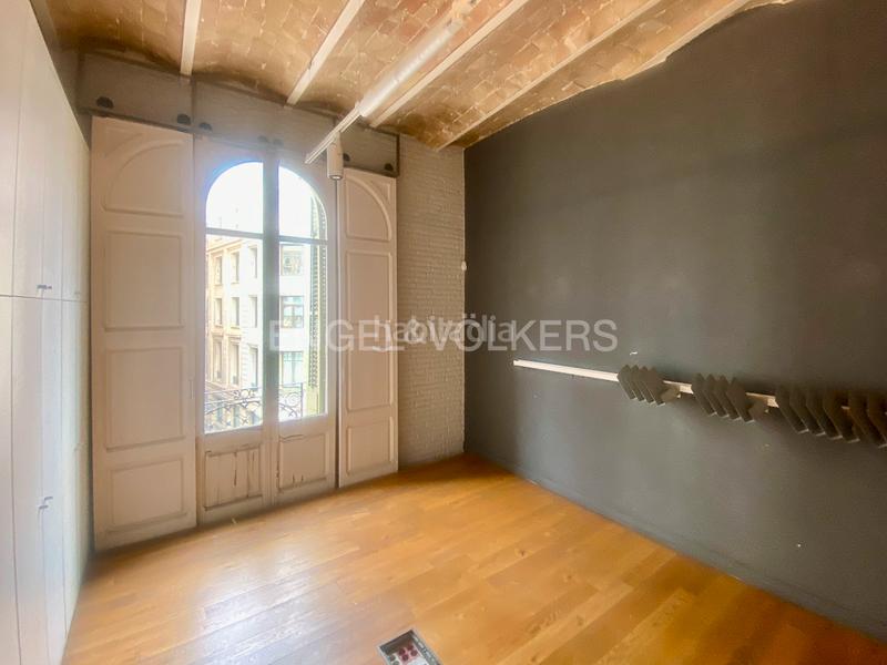 Foto 94afeb4f-5aeb-4e6a-94f3-bbe0ebab89b8. Lloguer oficina a Gòtic Barcelona