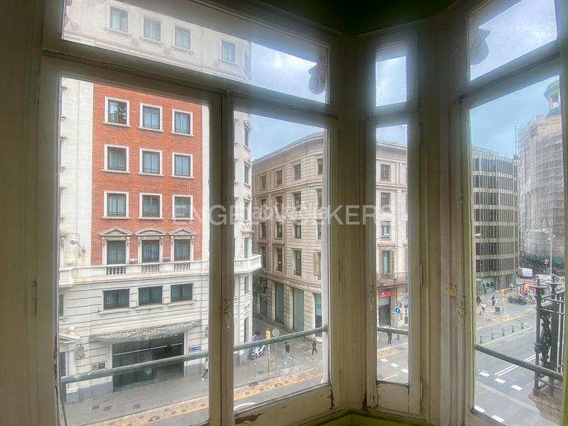 Foto 2827b638-a086-441e-a2f4-60b2f83691f1. Miete büro in Gòtic Barcelona