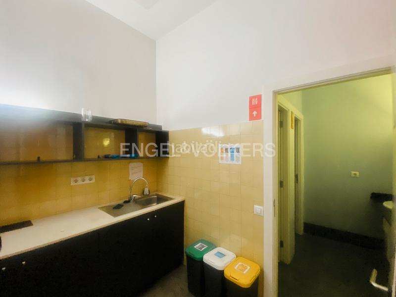 Foto c88697bb-c48d-4ed8-8ecb-44189fff1e42. Miete büro in Gòtic Barcelona