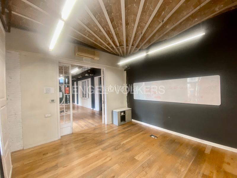 Foto b0e5fd75-b8dc-4e2a-b275-e162c894c629. Rent office space in Gòtic Barcelona