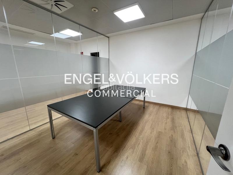Foto 0cab0aab-60f6-42b1-a3c6-1c3bc7eeaf5b. Affitto ufficio con parcheggio in El Gall Esplugues de Llobregat