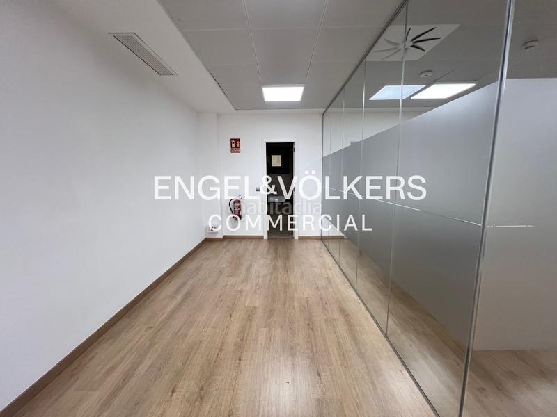 Foto 06967830-7b8e-45ad-8475-09e9b4c1a800. Location bureau avec parking dans El Gall Esplugues de Llobregat