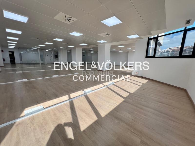 Foto 1350e264-2b1b-4476-9c1a-81cccbf3aaa9. Location bureau avec parking dans El Gall Esplugues de Llobregat