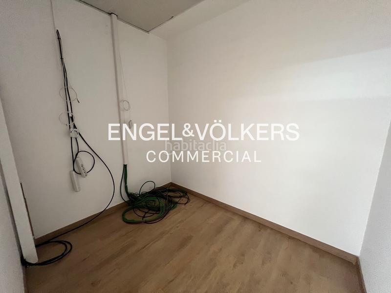 Foto 5061e3b3-2088-4288-b391-7c612b356ca3. Location bureau avec parking dans El Gall Esplugues de Llobregat