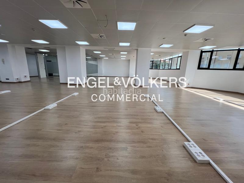 Foto c38e9059-be65-4a6d-91ec-51e66609727b. Location bureau avec parking dans El Gall Esplugues de Llobregat