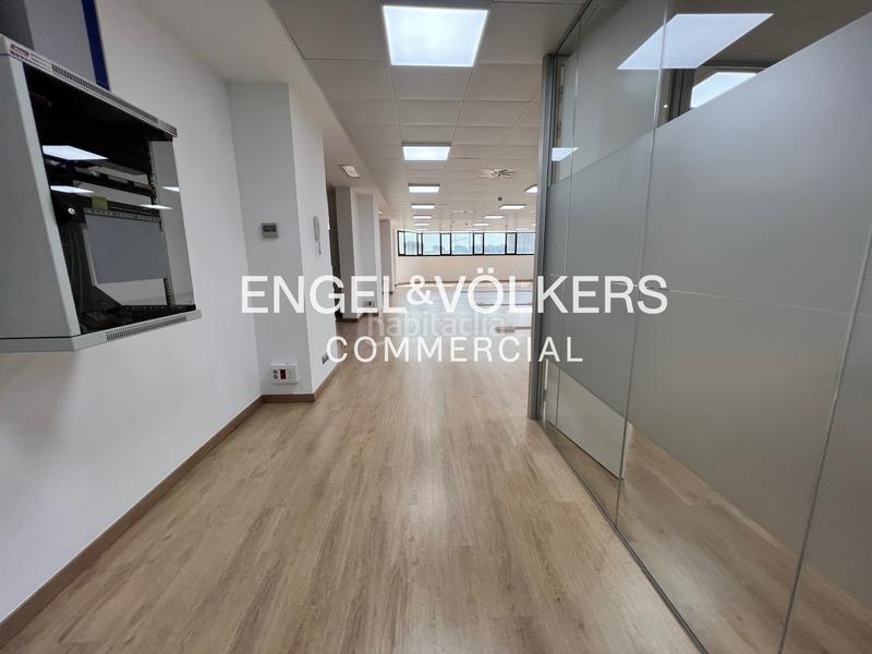 Foto ca8bb995-af95-45e3-8cb7-45bf86b10e97. Location bureau avec parking dans El Gall Esplugues de Llobregat