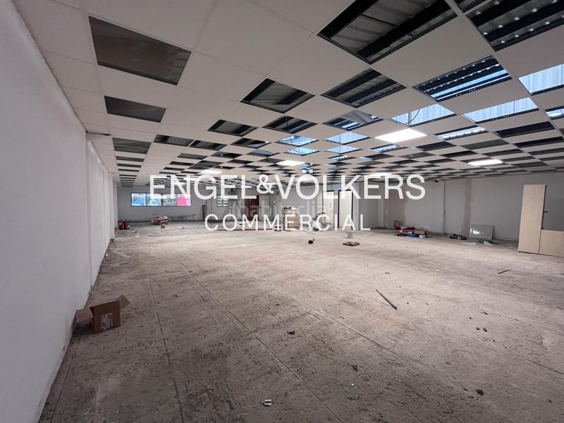 Foto c5ccefdb-a186-417f-9370-5610c00d82f0. Lloguer nau industrial a Manresà Badalona