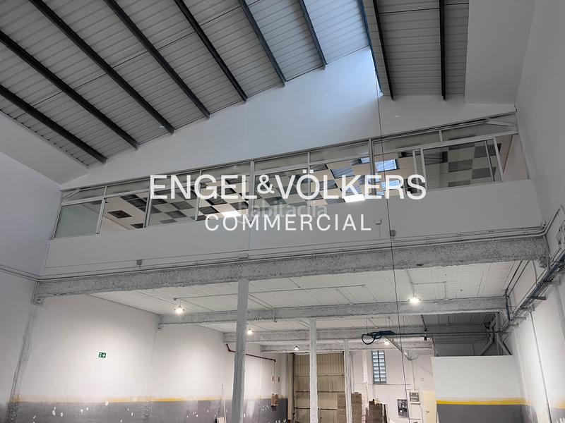Foto ee4c0b16-4ed4-4d70-891f-6d7bc2dee3c2. Lloguer nau industrial a Manresà Badalona
