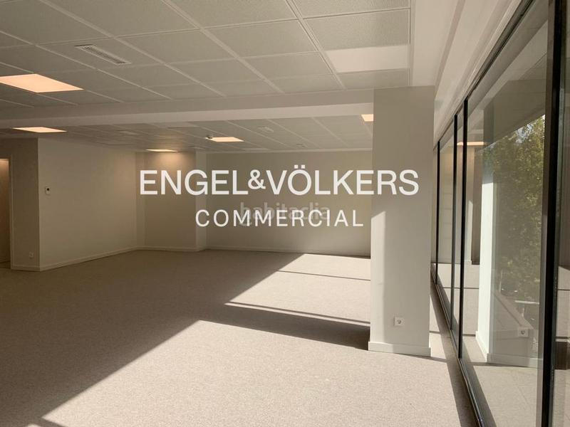 Foto ea84ee4c-feb0-4470-b553-6e0235839680. Alquiler oficina  en diagonal muy luminosa en Barcelona