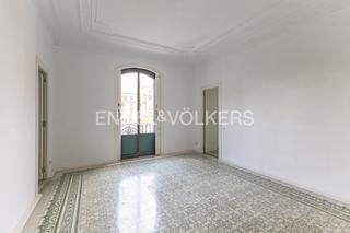 Rent Office space in Dreta de l´Eixample. Oficina en rambla catalunya esquina gran via