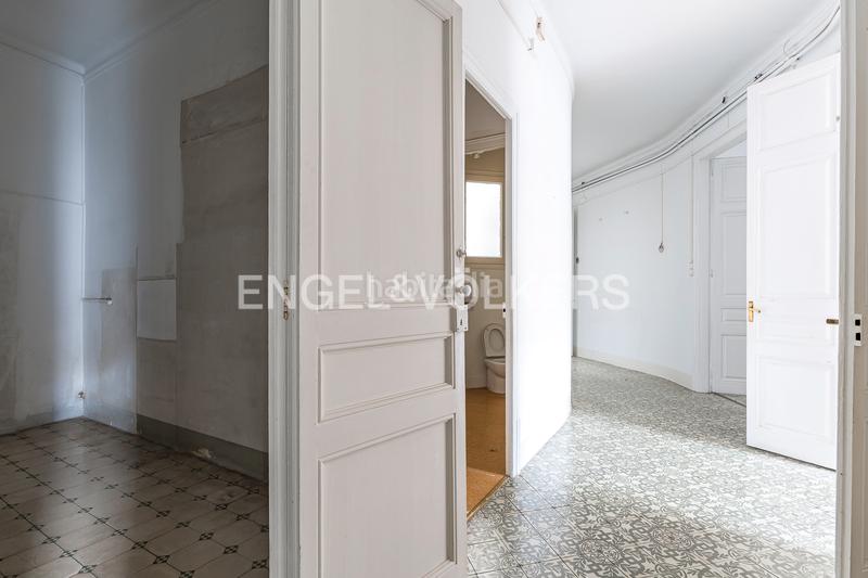 Foto 3e4a470d-b3ff-4490-bc93-7f6e143afd43. Alquiler oficina  en balmes esquina con rosello en Barcelona