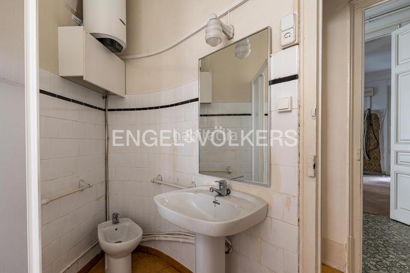 Foto 7c823be9-0d45-45f1-9aa3-65162210f97a. Alquiler oficina  en balmes esquina con rosello en Barcelona