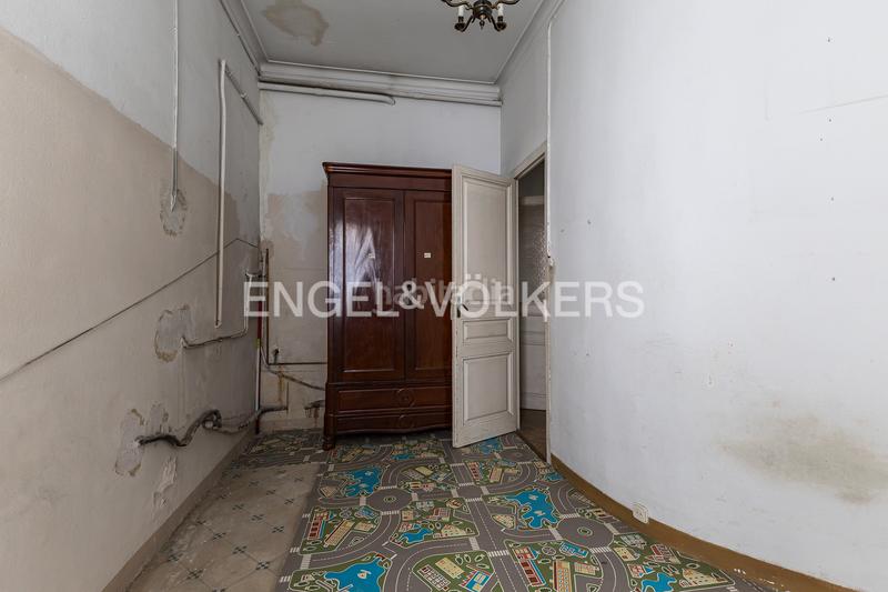 Foto b0c1dd66-02db-443b-800d-aa3d010fec3b. Alquiler oficina  en balmes esquina con rosello en Barcelona