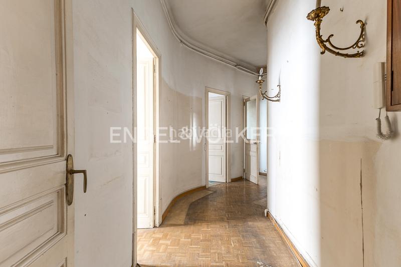 Foto 7b43de71-743f-4700-a620-83b1b1263d66. Lloguer oficina a L´Antiga Esquerra de l´Eixample Barcelona