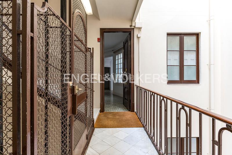 Foto abe0ae92-0168-49e3-9052-823cbdd39de7. Lloguer oficina a L´Antiga Esquerra de l´Eixample Barcelona