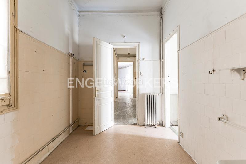 Foto e7100147-8f45-48cc-9a73-79b4089fe6aa. Lloguer oficina a L´Antiga Esquerra de l´Eixample Barcelona