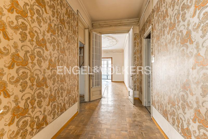 Foto f406f5a5-1a2d-493e-9d15-bbfca886a09d. Lloguer oficina a L´Antiga Esquerra de l´Eixample Barcelona