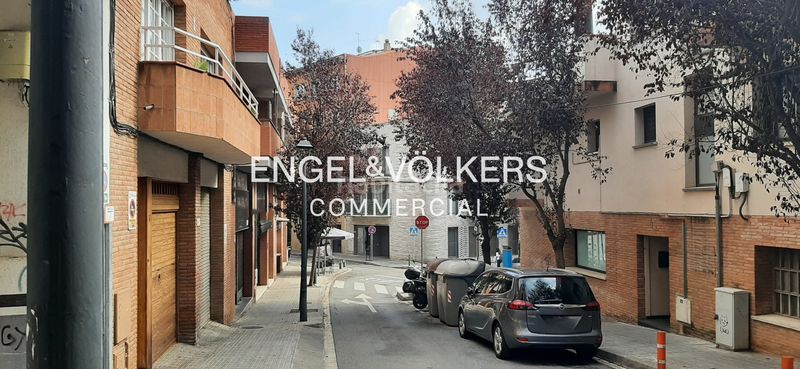 Foto fbc98bfb-8836-4e52-a3f6-84ea3f56d2da. Local comercial a Eixample Sant Cugat del Vallès
