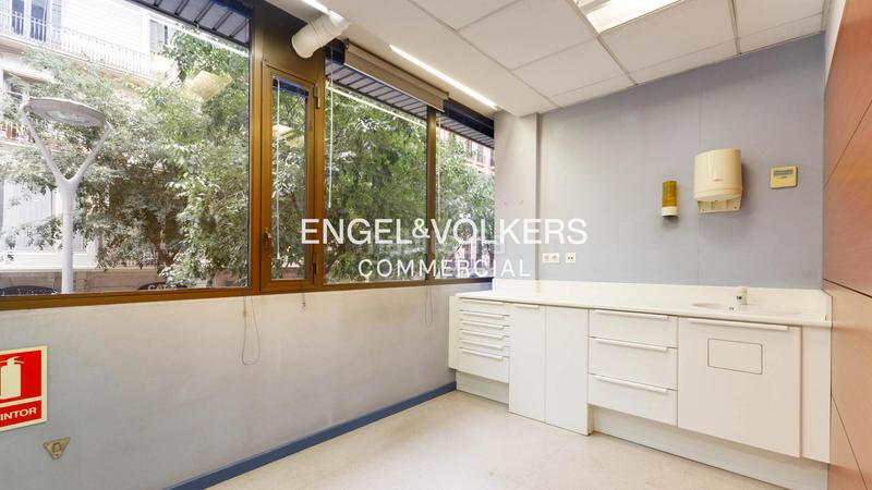 Foto f3a62479-c7d3-42bc-9a43-6af6e03f6f2a. Miete büro in Dreta de l´Eixample Barcelona