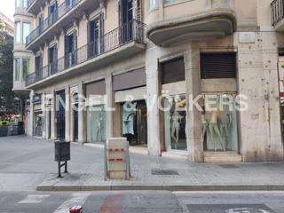 Lloguer Local Comercial a La Nova Esquerra de l´Eixample. Local chaflan en gran via cerca plaza espanya