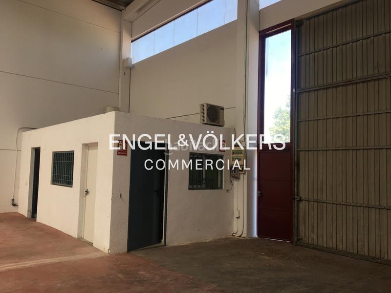 Foto 8f005152-addb-41dc-a23e-3369a62245ee. Lloguer nau industrial a Bellvei