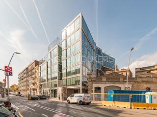 Rent Office space in El Parc i la Llacuna del Poblenou. Oficinas en edificio moderno situado en el 22