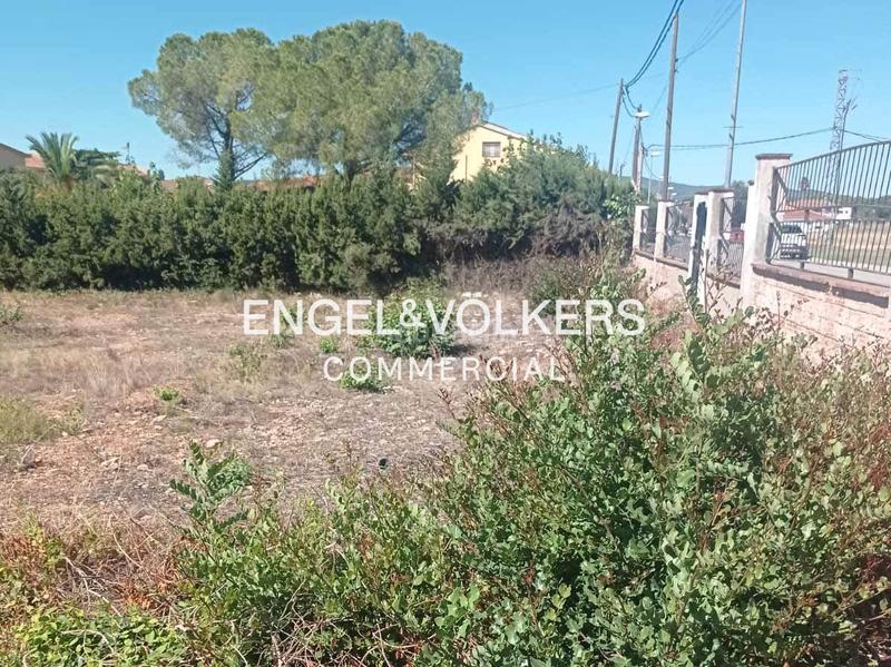 Foto b7f80d37-fab2-4418-9667-93eb58b16b2d. Terreny residencial a Santa Oliva