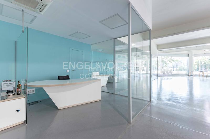 Foto 9ceb44c7-1cc4-4182-bf72-78a43fcb9fc2. Alquiler local comercial amplio local con amplia fachada en alquiler en Barcelona