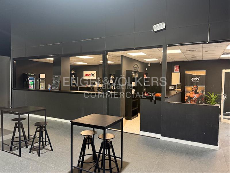 Foto b1f8f237-45ea-42d4-a6ac-4a44738230aa. Alquiler local comercial gimnasio totalmente equipado en traspaso en Mataró