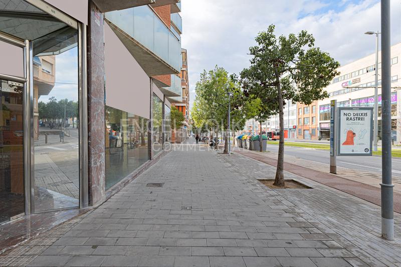 Foto 2e56b72c-d1c4-4759-89f0-04f0781bb923. Alquiler local comercial alquiler de local comercial esquinero en Esplugues de Llobregat