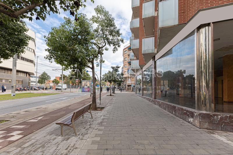 Foto 542cf067-b5a4-4fc7-81b4-44d2441b55d9. Alquiler local comercial alquiler de local comercial esquinero en Esplugues de Llobregat