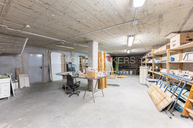 Foto 61656ec2-3811-4bd9-bc8e-160df10813c3. Alquiler local comercial alquiler de local comercial esquinero en Esplugues de Llobregat