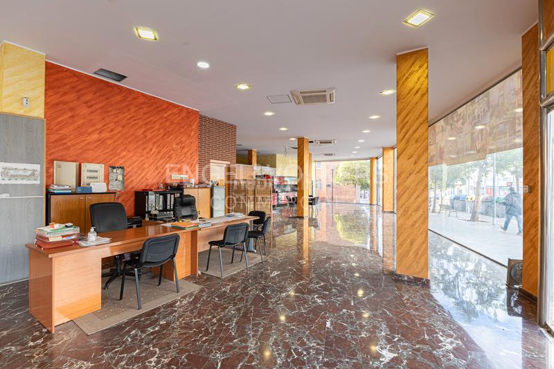 Foto 67ccf480-bc49-4042-8019-fc62c9a1bc57. Lloguer local comercial a Montesa Esplugues de Llobregat