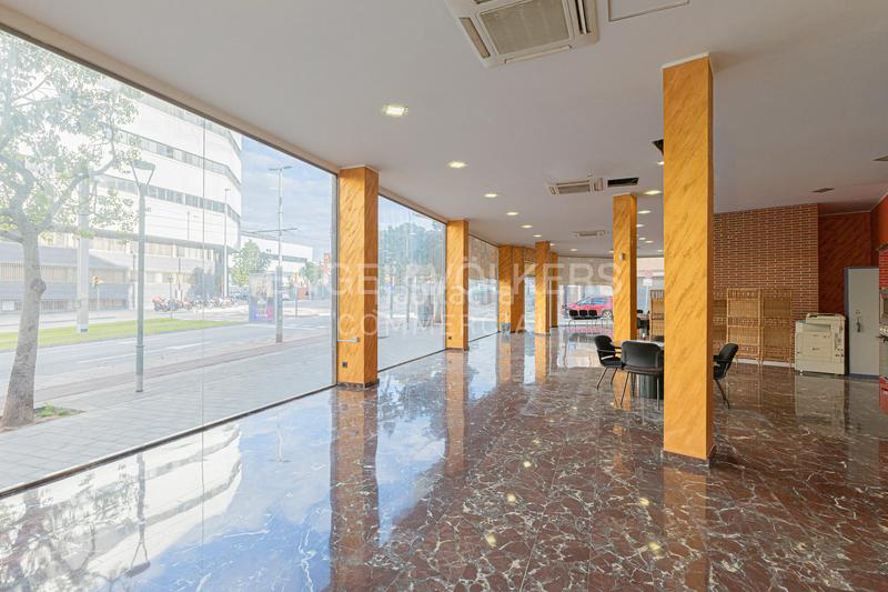 Foto c16efe53-9f03-4699-8bb5-7832ba8572f3. Lloguer local comercial a Montesa Esplugues de Llobregat