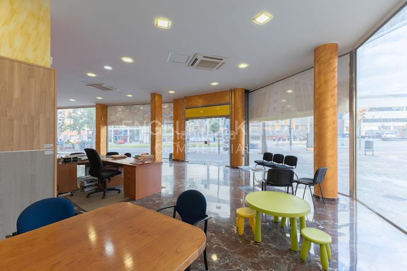 Foto c3678793-a950-4014-85dd-affa046b1f20. Lloguer local comercial a Montesa Esplugues de Llobregat