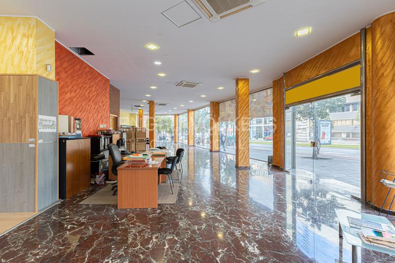 Foto c72bbc96-1f1f-4608-a9be-1e0f30024408. Lloguer local comercial a Montesa Esplugues de Llobregat