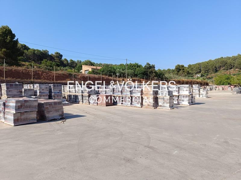 Foto 03806559-1bec-48a6-8b10-5770effdc883. Capannone industriale in Centre Igualada