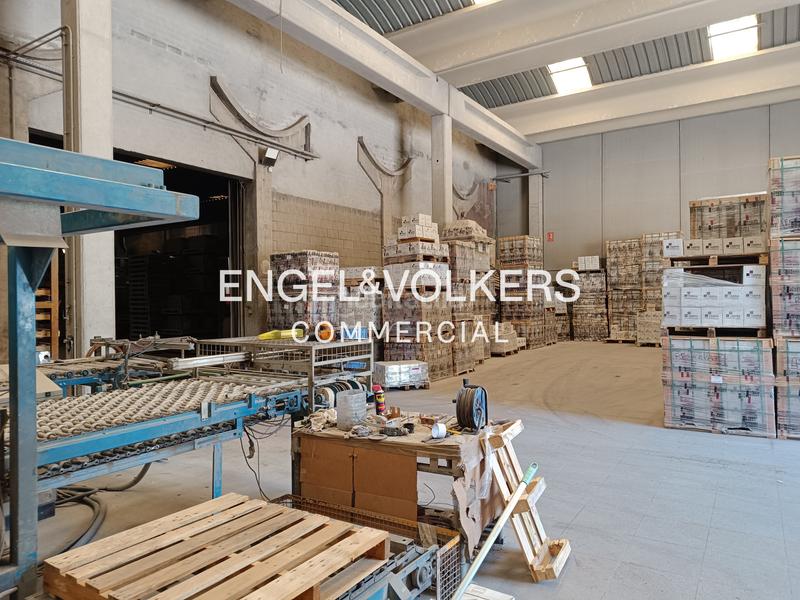 Foto 1d66286d-4415-401b-8c68-1118045d884c. Capannone industriale in Centre Igualada