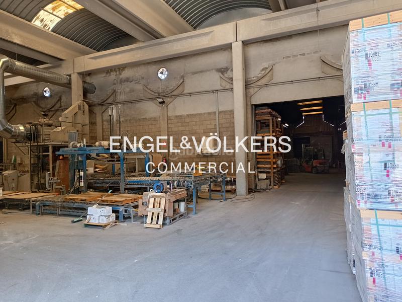 Foto 48a294ff-b5bf-4a6d-a76d-acc53a189844. Capannone industriale in Centre Igualada