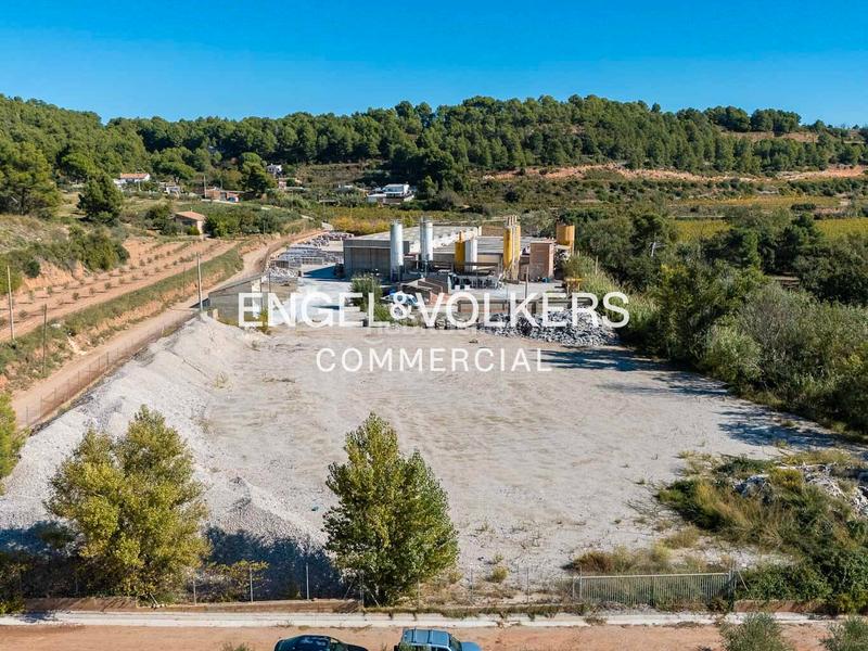Foto b40d9c41-f108-4bb1-a81a-9457c0b4de88. Capannone industriale in Centre Igualada