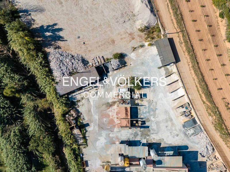 Foto b4373fb6-4ecc-484b-82b2-3f96fea84cf7. Capannone industriale in Centre Igualada