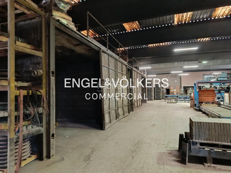 Foto bab9bbb7-7368-4ea7-9faa-99bb0a67379c. Capannone industriale in Centre Igualada