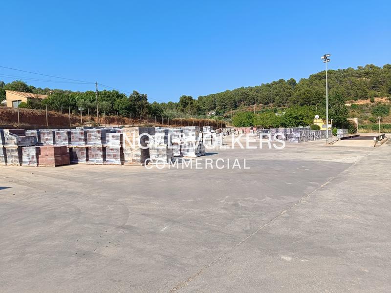 Foto e6b99ed4-19a2-46b2-86bb-9efe11d02852. Capannone industriale in Centre Igualada