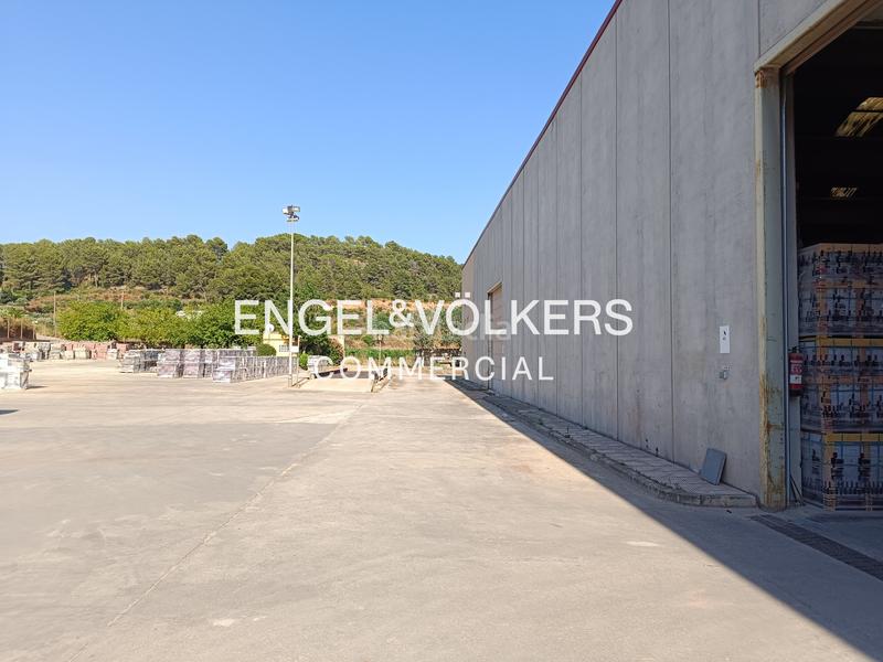 Foto f2811e8a-a1d3-4d87-a792-076ccf8efd6c. Capannone industriale in Centre Igualada
