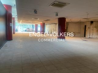 Lloguer Local Comercial a Centre. Gran local comercial en alquiler