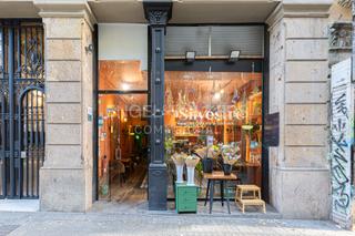 Affitto Locale commerciale in L´Antiga Esquerra de l´Eixample. Cafeteria  floristeria en traspaso