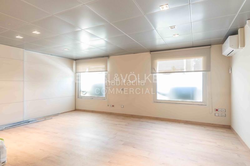 Foto 42aeef72-1a8a-4abb-b48d-e1a7a46d8e3c. Alquiler oficina  en Sarrià en zona residencial y totalmente equipada. en Barcelona