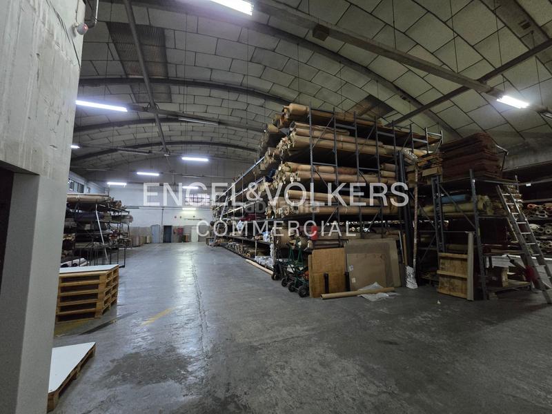 Foto 5f3c34d7-5eee-4ba0-90e9-9b28f0d329ce. Local comercial a Bon Pastor Barcelona