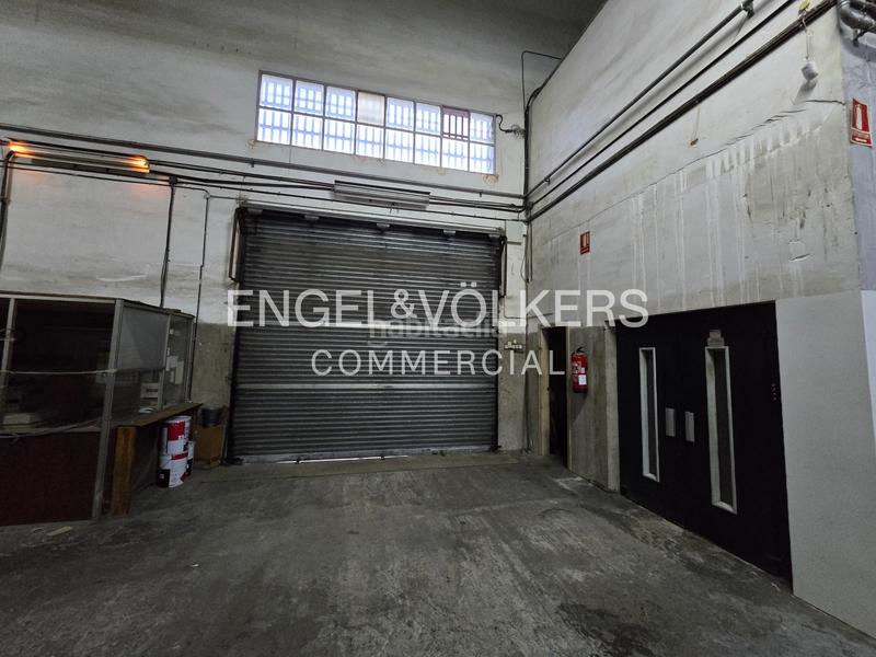 Foto a05205e0-037e-45b3-8c6f-9796eb01461a. Local comercial a Bon Pastor Barcelona